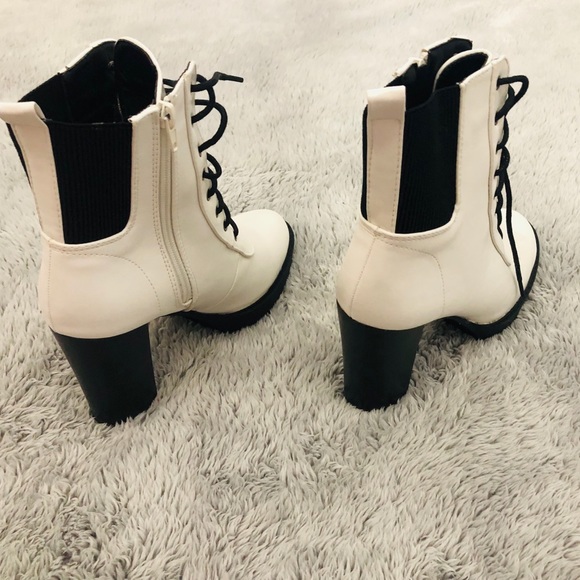 White & Black Heel Boots 8 1/2 - Picture 4 of 5